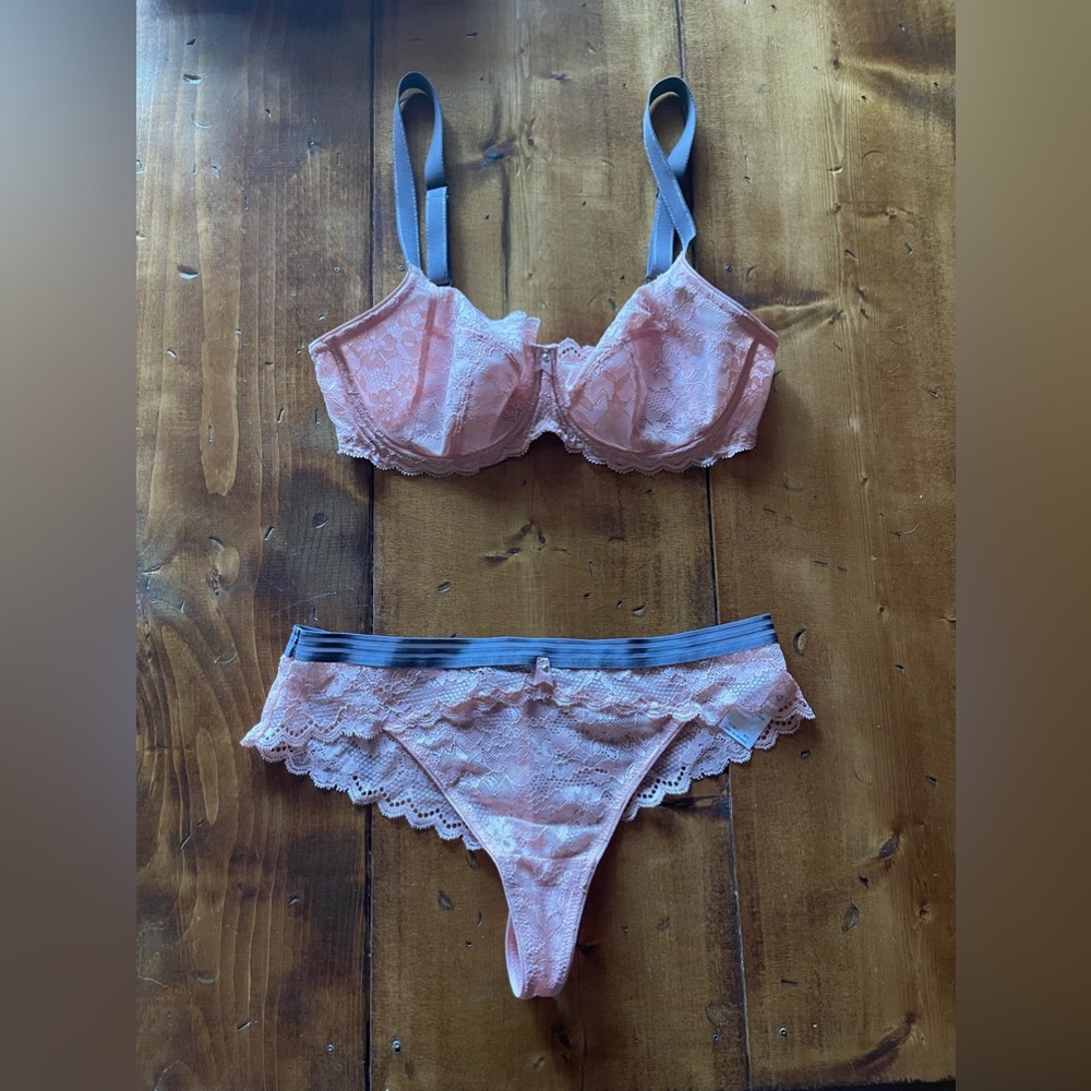Freya Offbeat Underwire Side Support Bra Rosehip pink & Brazilian style briefs